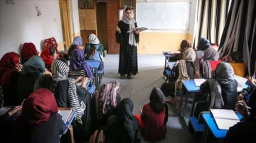 Afganistan'ın esirgemez avrat eğitimcileri, kızlar ve bebek işçilerin eğitimi düşüncesince seferber oldu