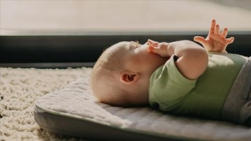 Ağlayan bebeği sakinleştirmenin en dobra yolu 5 çağ yürüyüş