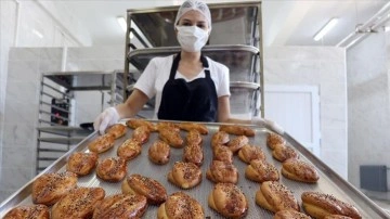 Ağrı'da Mesleki ve Teknik Anadolu Lisesi öğrencileri günde 7 bin ekmek üretiyor