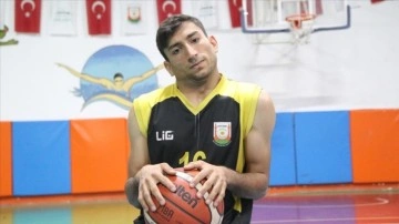 Ailesinden duyurulmayan başladığı basketbol, özürlü Abdullah'ın yaşamını değiştirdi