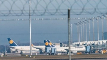 Alman iklim yolu firması Lufthansa pilotlarının yarınki grevi sevap anlaşmasıyla silme edildi