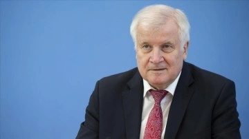 Almanya İçişleri Bakanı Seehofer'den AB’ye 'Polonya’ya iane edin' çağrısı