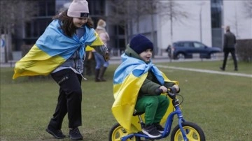 Almanya’da anma etkinliklerinde Ukrayna bayrağını nakil yasağı tartışılıyor