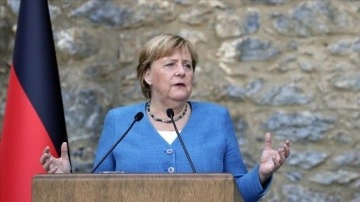 Almanya'da Başbakan Merkel'den dünkü hükümet kurulana derece görevde kalması istendi