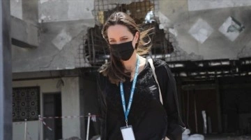 Angelina Jolie, insancasına krize dikkati döşemek düşüncesince Yemen'de