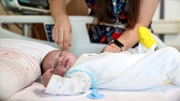Anne karnında konulmuş olan tanılama ve doktorların grup emek harcaması Uzay bebeğin kalbini iyileştirdi
