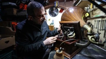 Antika ilgiyi meşbu şoförünü 'gramofonist' yaptı