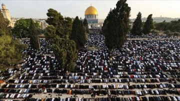Arap ülkelerindeki milyonlarca Müslüman neşe namazında Mescid-i Aksa'yı unutmadı