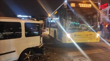 Ataşehir'de İETT otobüsü otopark halindeki vasıtaya çarptı, ana ve evladı yaralandı