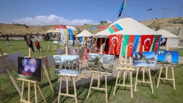 Azerbaycanlılar Karabağ Zaferi'ndeki gururu Malazgirt'te de yaşıyor