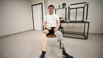 Bacaklarını kaybeden yıldırı gazisi 3 boyutlu yazıcıyla takma esirgeyici geliştirdi