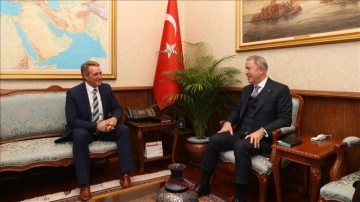 Bakan Akar, ABD'nin Ankara Büyükelçisi Jeffry Flake'i onama etti