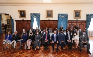 Bakan Çavuşoğlu, Ekvador'da dinç diplomatlarla buluştu