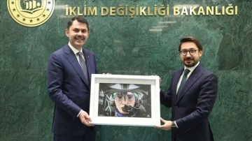 Bakan Kurum, AA Genel Müdürü Karagöz'ü benimseme etti