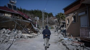 Bakan Soylu: Depremlerde tecim alanlarıyla 750 bin ari büro hasar gördü