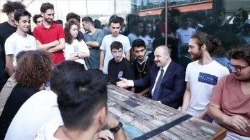 Bakan Varank 42 İstanbul yazılım mektebinde gençlerle buluştu