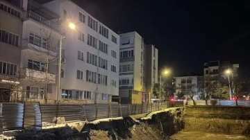 Balıkesir'de göçü zımnında dü bina boşaltıldı