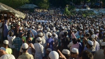 Bangladeş, yüzlerce Arakanlı Müslümanı şimdi Bhasan Char Adası'na gönderdi