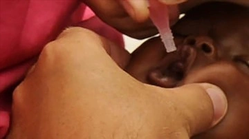 Bangladeşli bilgi müşterilerini dudak eliyle alınabilen çocuk felci aşısı geliştirdi