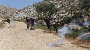 Batı Şeria'da Yahudi yerleşimci Filistinli birlikte genci öldürdü