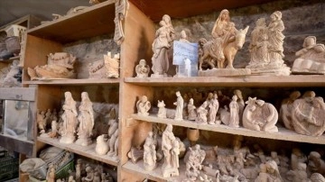 Beytüllahim'de, yakın Noel düşüncesince zeytin ağacından dini motifli biblo inşası çaba kazandı