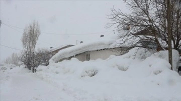 Bingöl Karlıova'da derin yağışla evler yağız gömüldü