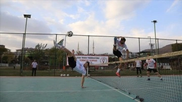 Bingöllü sporcular ayak tenisinde Avrupa'da Türkiye'yi anabolizma edecek