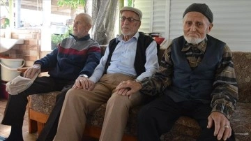 Bir asrı deviren asker arkadaşları, 70 yıl sonradan özlem giderdi