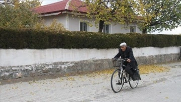 Bisiklet tutkunu Erzincanlı Garip ağababa 60 senedir ayaklık çeviriyor