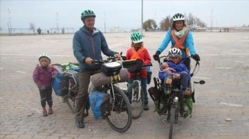 Bisikletle Avrupa ve Asya turuna çıkan Fransız aile Konya'da koyuverme verdi
