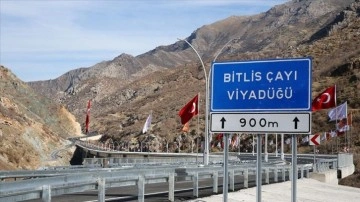 Bitlis'te ulaşımı tehlikesiz duruma getirecek köprü yol erte açılacak