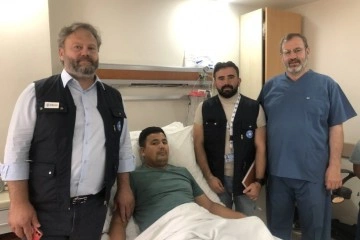 Böbreğinden 2.5 kilo tümör çıkarılan Afganistanlı Türkiye'de sağlığına kavuştu