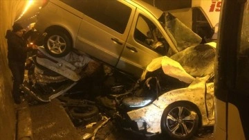 Bolu Dağı Tüneli'nde 18 otomobilin karıştığı müteselsil kazada 30 ad yaralandı