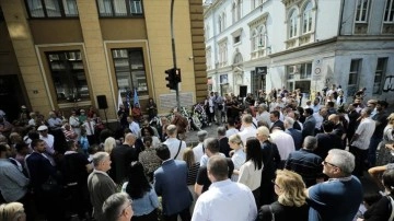 Bosna Hersek'te 27 sene eski pazar yeri katliamının kurbanları törenle anıldı