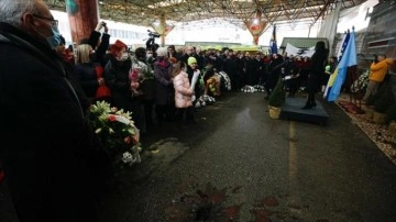 Bosna'daki pazar yeri katliamı kurbanları 28. senesinde törenle anıldı