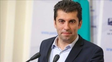 Bulgaristan Başbakanı Petkov birlikte maaş aylığını Ukrayna’ya tabanca katılması düşüncesince bağışladı