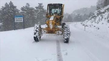 Bursa ve Yalova'da kar yağışı dolayısıyla kez açılış emek harcamaları sürüyor