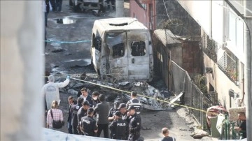 Bursa'da evlerin arasına sakıt uçağın enkazı kaldırıldı