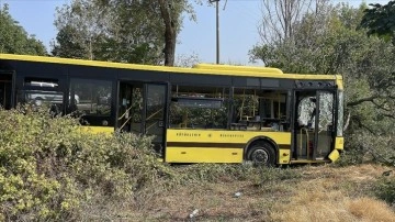 Bursa'da şarampole devrilen belediye otobüsündeki 21 insan yaralandı