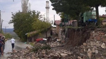Bursa'nın Harmancık ilçesinde boğanak ve taşma hasara kez açtı
