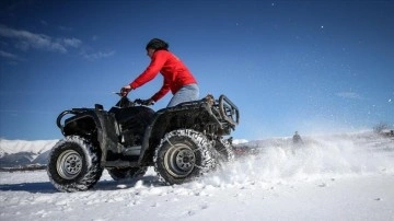 Buz markajcı gölette 'ATV safari' heyecanı