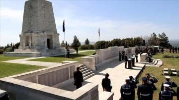 Çanakkale Kara Savaşları'nın sene dönümünde Lone Pine Anıtı’nda yâd töreni düzenlendi