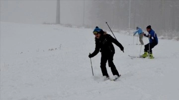 Cıbıltepe'de turizmciler sezonun evvel kayağını yaptı