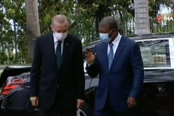 Cumhurbaşkanı Erdoğan, Angola'da resmi tören ile karşılandı