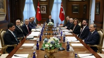 Cumhurbaşkanı Erdoğan, Cumhurbaşkanlığı Politika Kurulu başkanvekilleriyle müşterek araya geldi