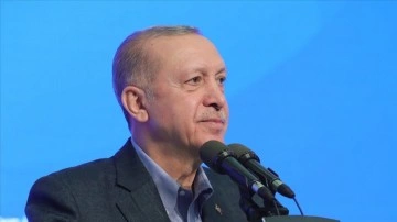Cumhurbaşkanı Erdoğan: Hiçbir bariyer tanımadan Türkiye'yi büyütmeye ve güçlendirmeye bitmeme ediyo
