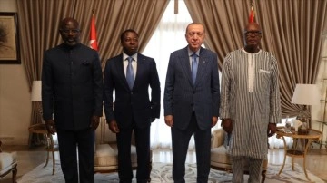 Cumhurbaşkanı Erdoğan, Togo'da üç Afrika ülkesinin liderleriyle müşterek araya geldi
