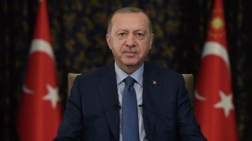 Cumhurbaşkanı Erdoğan, Trabzonspor Kulübü Başkanı Ağaoğlu'nu kutlama etti