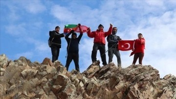 Dağcılar, Karabağ Zaferi'ni Mezra Dağı zirvesinde kutladı