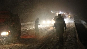 Denizli-Antalya kara yolu kar yağışı dolayısıyla ulaşıma kapandı